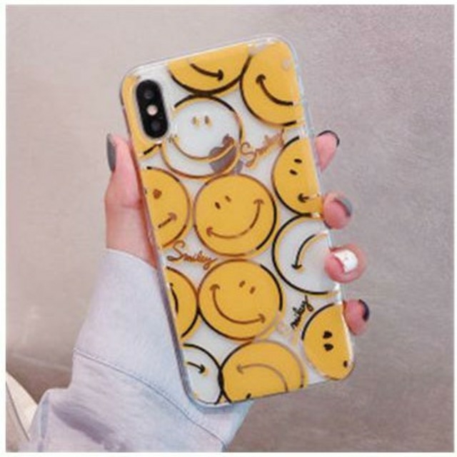 ⭐かわいい⭐スケルトンスマイリーiPhoneケース　ブラックorイエローの通販 by すなふきん's shop｜ラクマ