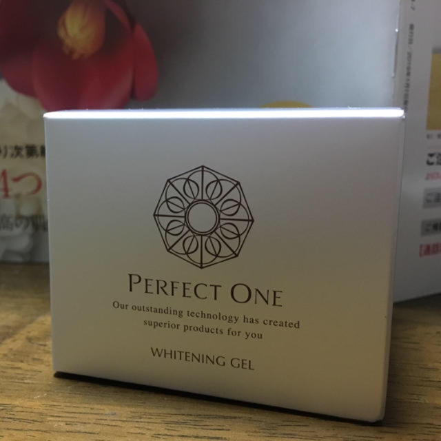 PERFECT ONE(パーフェクトワン)の薬用ホワイトニングジェル パーフェクトワン コスメ/美容のスキンケア/基礎化粧品(オールインワン化粧品)の商品写真