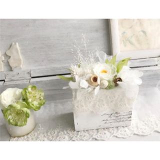 White❁ウッドBOX❁アレンジ(プリザーブドフラワー)