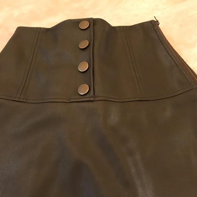 GRACE CONTINENTAL(グレースコンチネンタル)のグレースコンチネンタル エコレザースカート レディースのスカート(ひざ丈スカート)の商品写真