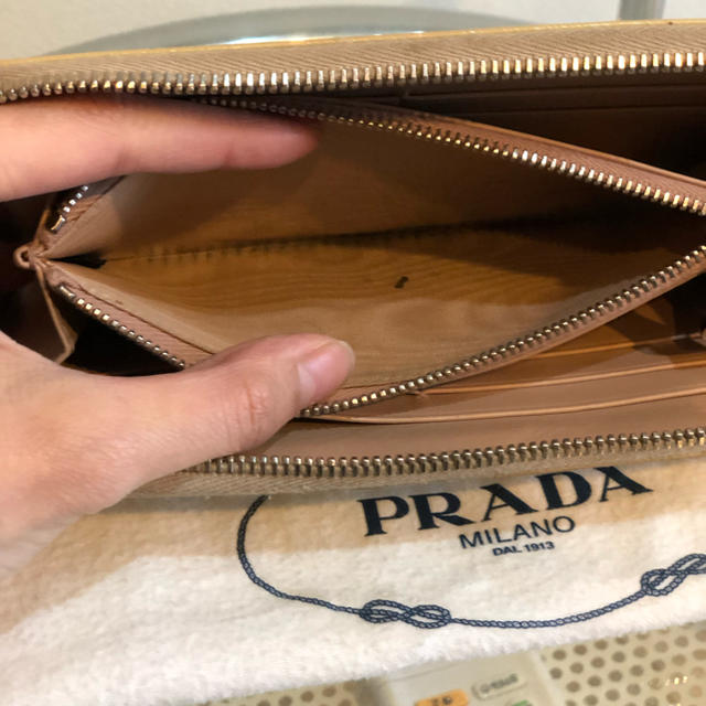 PRADA(プラダ)のPRADA   ラウンドファスナー長財布 レディースのファッション小物(財布)の商品写真