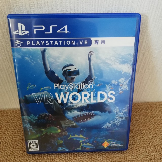 PlayStation VR(プレイステーションヴィーアール)のPS4 VR WORLDS エンタメ/ホビーのゲームソフト/ゲーム機本体(家庭用ゲームソフト)の商品写真