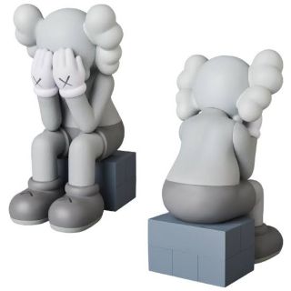 メディコムトイ(MEDICOM TOY)のKAWS PASSING THROUGH GREY 灰 フィギュア カウズ 新品(その他)