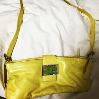 フェンディ(FENDI)のフェンディ！ショルダーバッグ！(ショルダーバッグ)