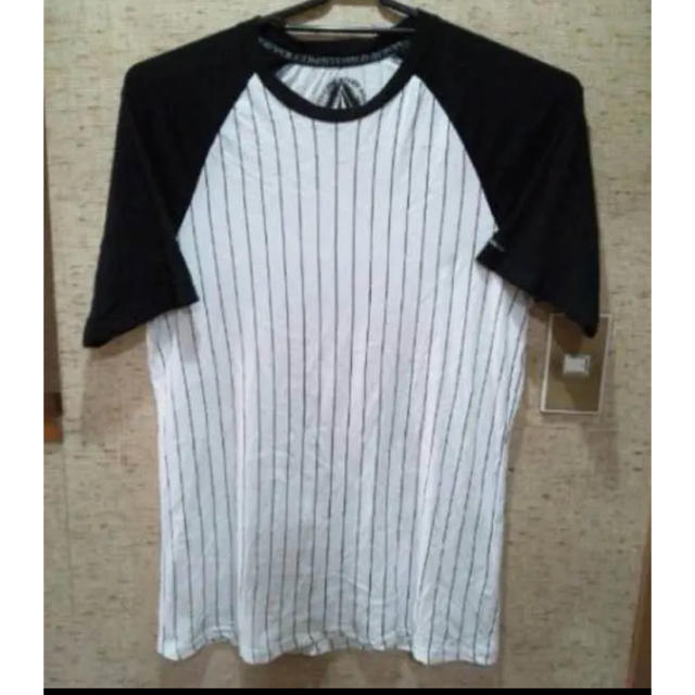 volcom(ボルコム)のボルコム VOLCOM 半袖Tシャツ 黒×白 Sサイズ メンズのトップス(Tシャツ/カットソー(半袖/袖なし))の商品写真