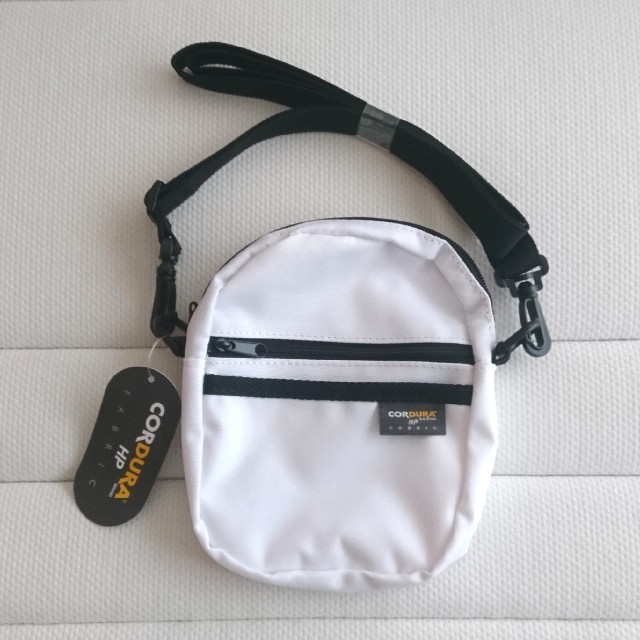 CORDURA☆ミニショルダーバッグ(白) レディースのバッグ(ショルダーバッグ)の商品写真