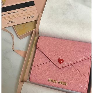 miumiu ラブレター 二つ折り 財布