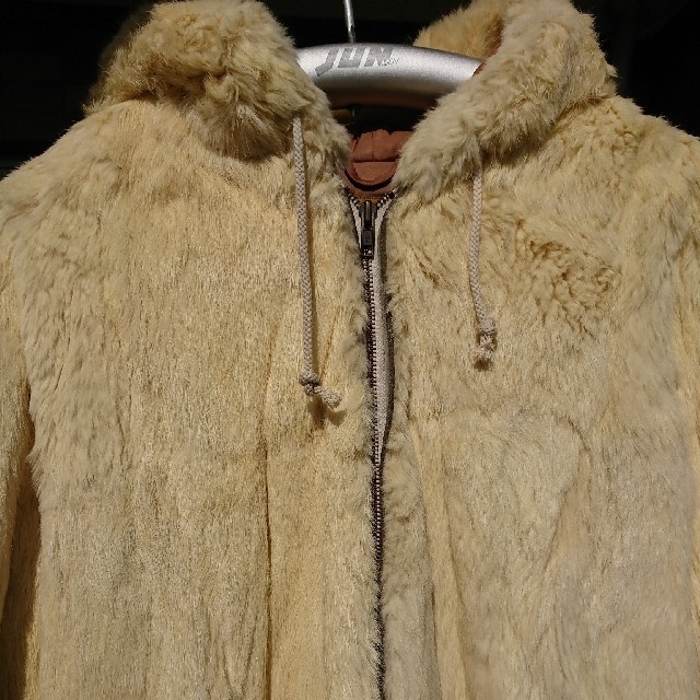 フード付き ファーコート レディースのジャケット/アウター(毛皮/ファーコート)の商品写真