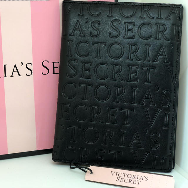 Victoria's Secret(ヴィクトリアズシークレット)のヴィクトリアシークレット パスポートケース 新品未使用 レディースのファッション小物(パスケース/IDカードホルダー)の商品写真