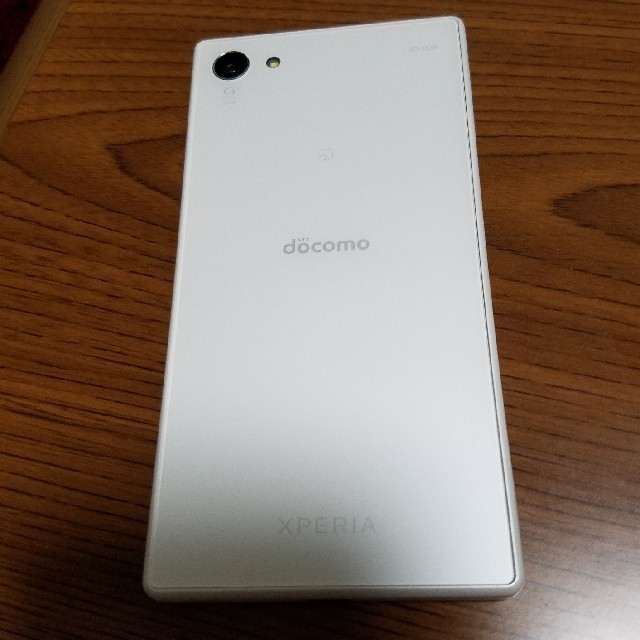 Xperia(エクスペリア)のSONY Xperia Z5 Compact SO-02H 中古美品 スマホ/家電/カメラのスマートフォン/携帯電話(スマートフォン本体)の商品写真