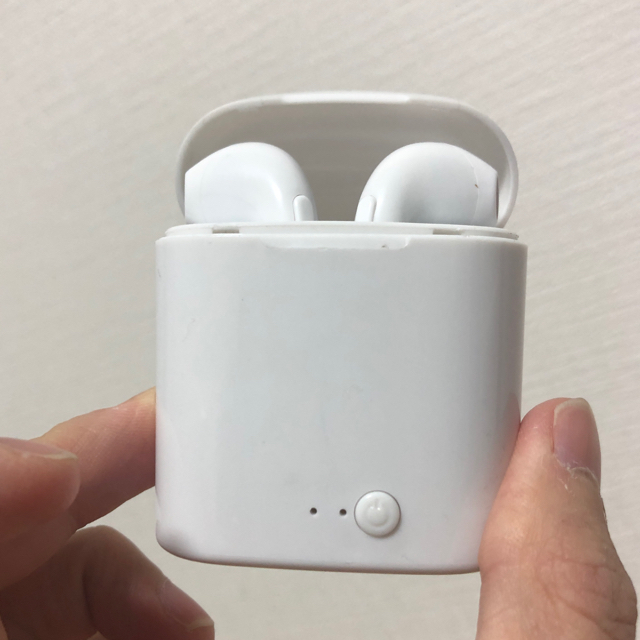 iPhone(アイフォーン)のワイヤレスイヤホン スマホ/家電/カメラのオーディオ機器(ヘッドフォン/イヤフォン)の商品写真