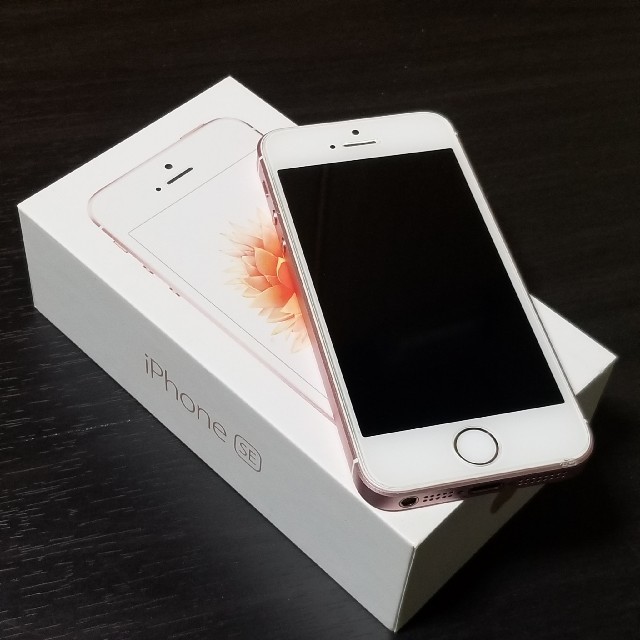 Apple(アップル)のiPhone SE 16GB  ローズゴールド SIMフリー スマホ/家電/カメラのスマートフォン/携帯電話(スマートフォン本体)の商品写真
