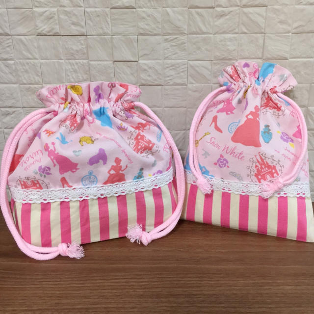 プリンセスシルエット レース切替 裏地付き お弁当袋 コップ袋set の通販 By みぃーchan S Shop ラクマ プリンセスシルエット レース切替 裏地付き お弁当袋 コップ袋set の通販 By みぃーchan S Shop ラクマ