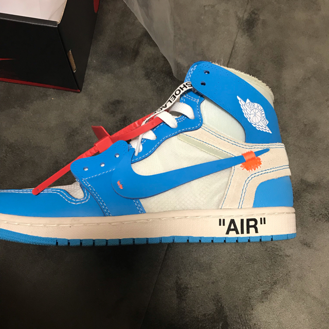 NIKE(ナイキ)の最終値下げ！明日まで！off-white jordan1 unc メンズの靴/シューズ(スニーカー)の商品写真