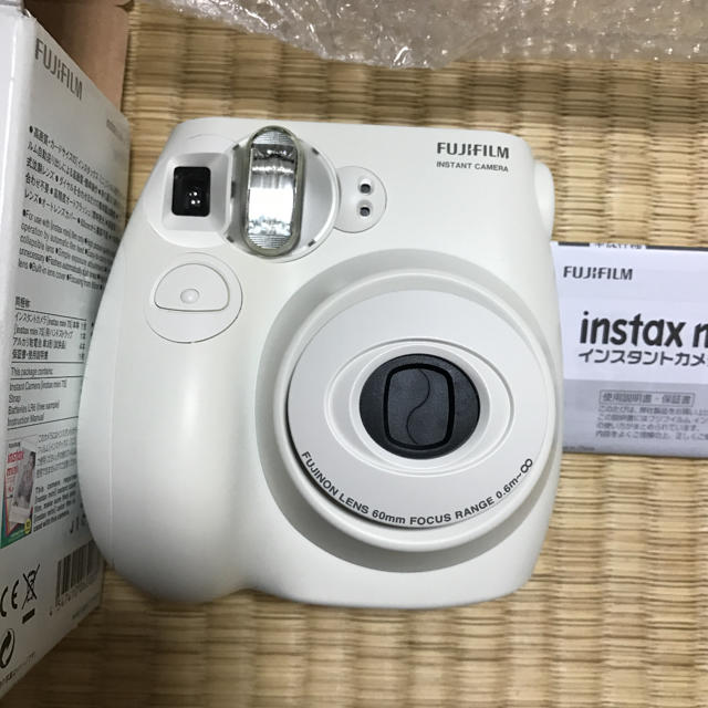 富士フイルム(フジフイルム)のチェキ instax mini 7S 富士フイルム ホワイト スマホ/家電/カメラのカメラ(フィルムカメラ)の商品写真