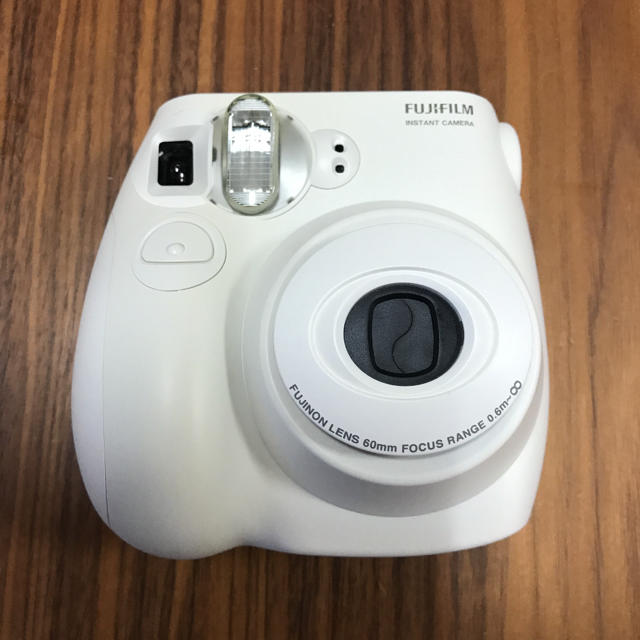 富士フイルム(フジフイルム)のチェキ instax mini 7S 富士フイルム ホワイト スマホ/家電/カメラのカメラ(フィルムカメラ)の商品写真