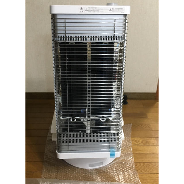 DAIKIN(ダイキン)のダイキン 遠赤外線ストーブ「セラムヒート」DAIKIN ERFT11VS-W  スマホ/家電/カメラの冷暖房/空調(電気ヒーター)の商品写真