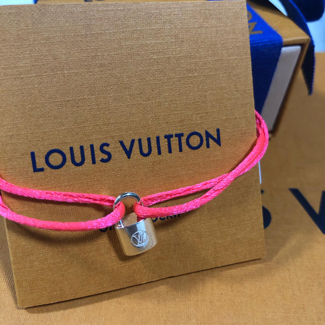 LOUIS VUITTON(ルイヴィトン)のpo✩0915様専用 ルイヴィトン ユニセフ ブレスレット レディースのアクセサリー(ブレスレット/バングル)の商品写真