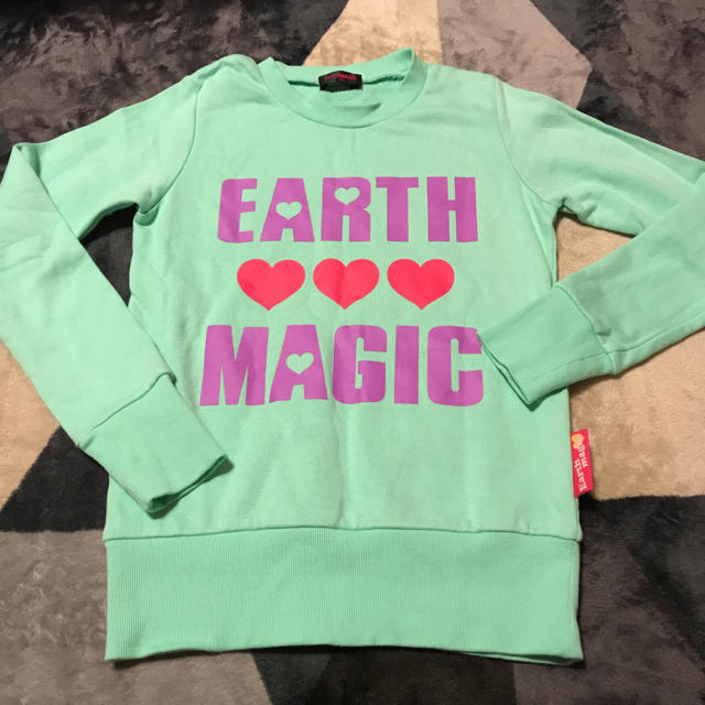 EARTHMAGIC(アースマジック)のEARTH  MAGIC ❤︎ トレーナー キッズ/ベビー/マタニティのキッズ服女の子用(90cm~)(Tシャツ/カットソー)の商品写真