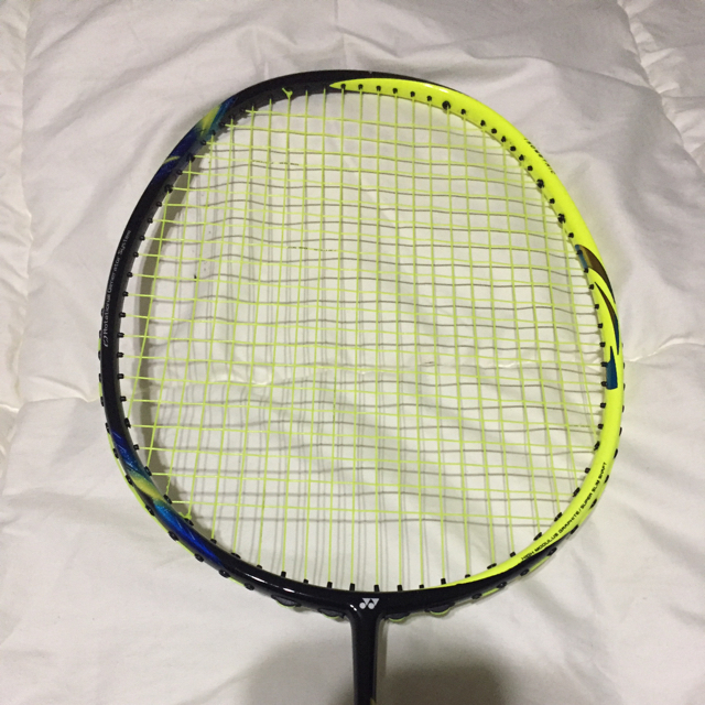 YONEX(ヨネックス)の｢アストロクス77｣4U4G美品！ スポーツ/アウトドアのスポーツ/アウトドア その他(バドミントン)の商品写真