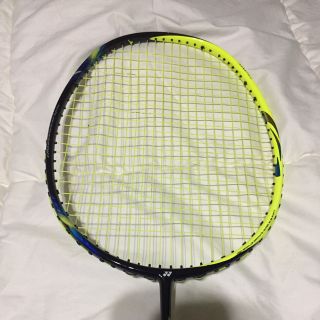 ヨネックス(YONEX)の｢アストロクス77｣4U4G美品！(バドミントン)