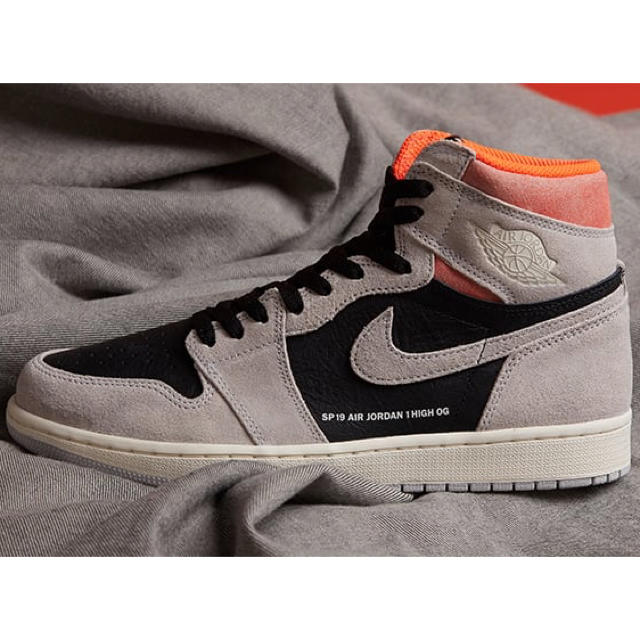 NIKE(ナイキ)のNIKE AIR JORDAN 1 Neutral Grey Hyper メンズの靴/シューズ(スニーカー)の商品写真