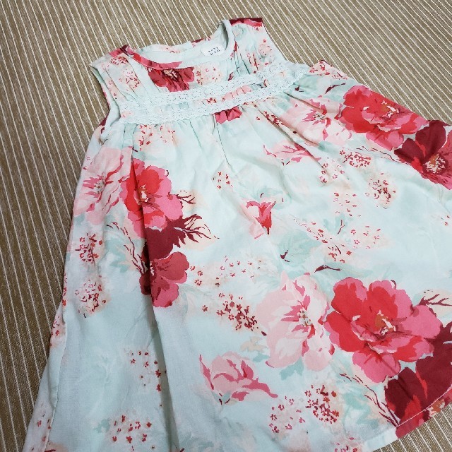 babyGAP(ベビーギャップ)の☆babyGAP☆花柄ワンピース キッズ/ベビー/マタニティのベビー服(~85cm)(ワンピース)の商品写真