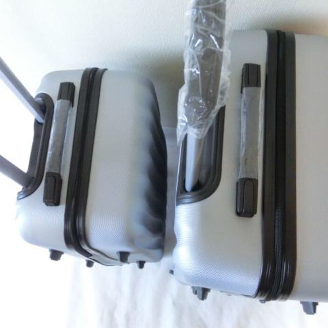 Marutann様専用★新品★ＭとＳの２点セット★シルバー★スーツケース レディースのバッグ(スーツケース/キャリーバッグ)の商品写真