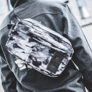 アディダス(adidas)のadidas Originals Undefeated RUNNING BAG(ウエストポーチ)