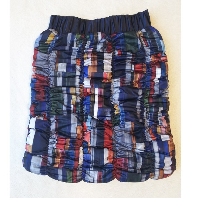 BEAMS(ビームス)のYOSOOU 新品未使用 ダウン スカート 膝丈 t.block レディースのスカート(ひざ丈スカート)の商品写真