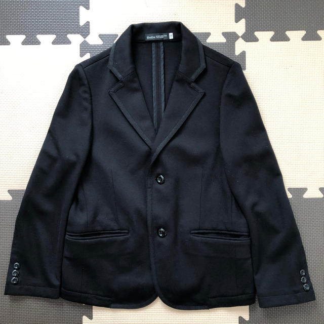 BeBe(ベベ)の新品 BeBe べべ テーラードジャケット 黒 130 キッズ/ベビー/マタニティのキッズ服男の子用(90cm~)(ジャケット/上着)の商品写真