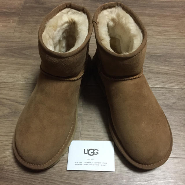 してます UGG 5 新品未使用の通販 by みんゾウ's shop｜アグならラクマ