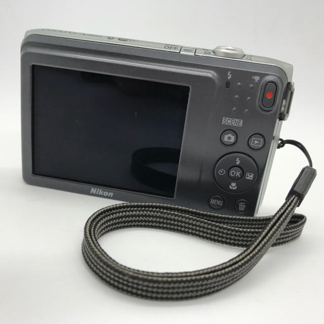 Nikon(ニコン)のNikon COOLPIX A300 シルバー A300SL スマホ/家電/カメラのカメラ(コンパクトデジタルカメラ)の商品写真