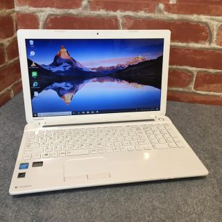 トウシバ(東芝)のノートパソコン 綺麗なホワイト Windows10 2013年製(ノートPC)