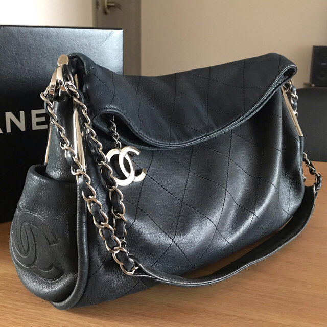 CHANEL(シャネル)の美品♡シャネル CHANEL マトラッセ シルバーチェーンショルダーバッグ レディースのバッグ(ショルダーバッグ)の商品写真