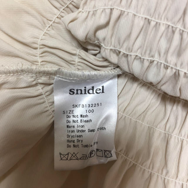 SNIDEL(スナイデル)のsnidel girl シャーリングフリルトップス100センチ キッズ/ベビー/マタニティのキッズ服女の子用(90cm~)(Tシャツ/カットソー)の商品写真