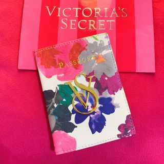 ヴィクトリアズシークレット(Victoria's Secret)のVictoria’s Secret 「新品」花柄パスポートケース(名刺入れ/定期入れ)