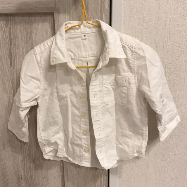 MUJI (無印良品)(ムジルシリョウヒン)の無印良品 白シャツ キッズ/ベビー/マタニティのベビー服(~85cm)(Ｔシャツ)の商品写真