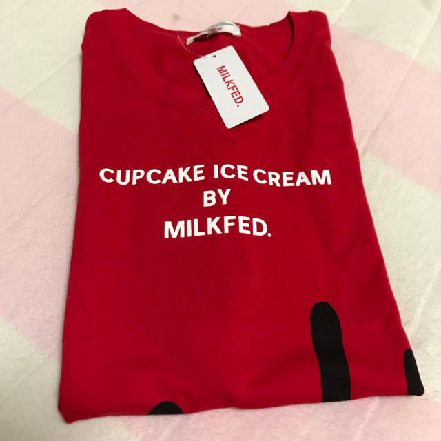 MILKFED.(ミルクフェド)のCUPCAKE ICE CREAM BY MILKFED. Tシャツ 赤 XL レディースのトップス(Tシャツ(半袖/袖なし))の商品写真