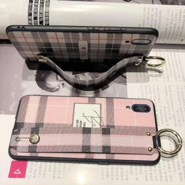 ハンドベルトつき♡iPhoneケースの通販 by (･(ｪ)･)｜ラクマ