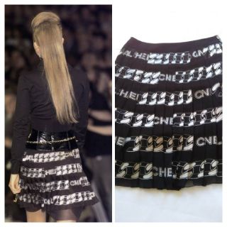 シャネル(CHANEL)のCHANELチェーン柄シルクプリーツスカート正規品(ミニスカート)