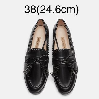 ザラ(ZARA)の【タグ付き新品】ザラ スタッズ ローファー 38(ローファー/革靴)