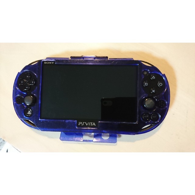 PlayStation Vita(プレイステーションヴィータ)の専用 プレイステーションvita2000 ブラック wifiモデル エンタメ/ホビーのゲームソフト/ゲーム機本体(携帯用ゲーム機本体)の商品写真