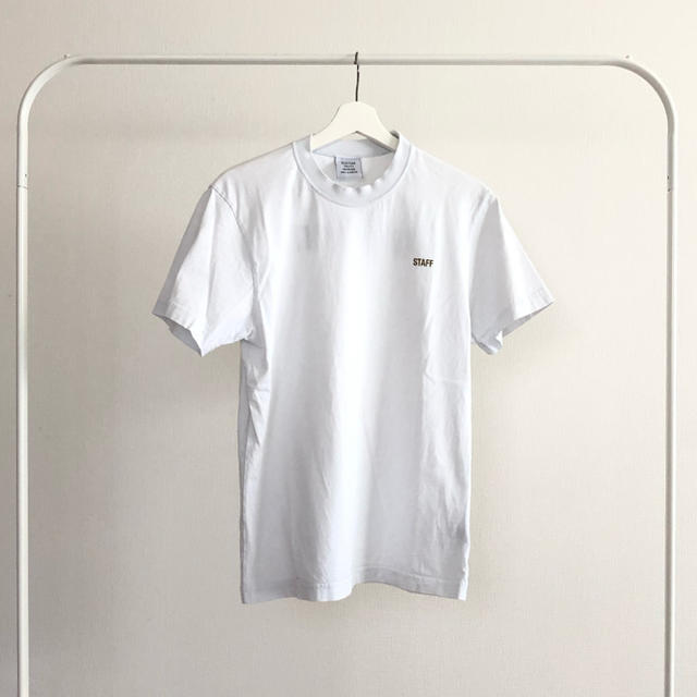 Supreme(シュプリーム)の【サイズS】VETEMENTS STAFF TEE  メンズのトップス(Tシャツ/カットソー(半袖/袖なし))の商品写真
