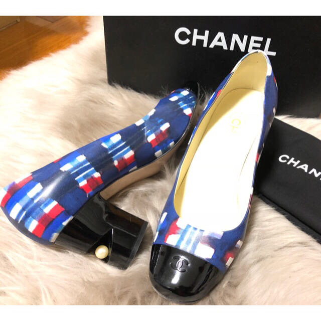 CHANEL シャネルのロゴパンプス 38 ヒールパール 水彩 美品