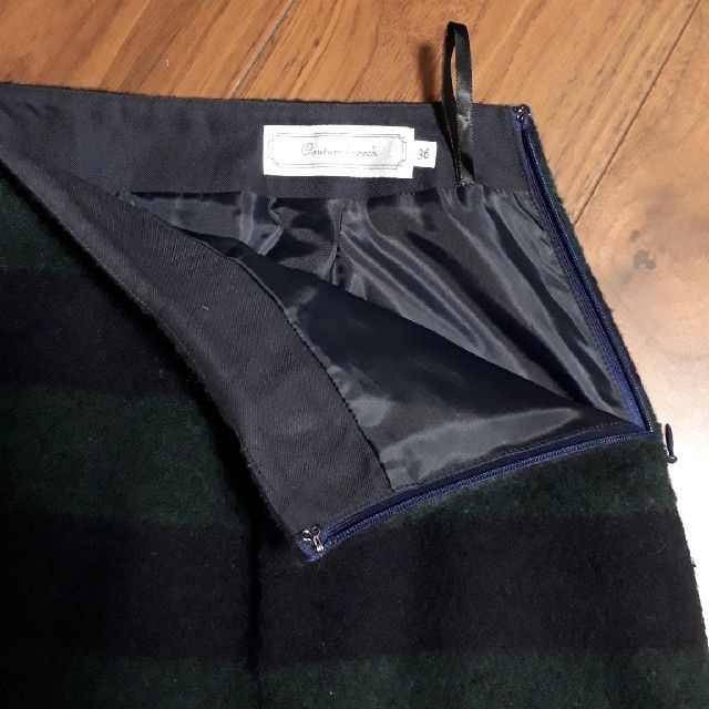 Couture Brooch(クチュールブローチ)の美品【Couture brooch】ボーダースカート 紺×緑 size36(S) レディースのスカート(ひざ丈スカート)の商品写真