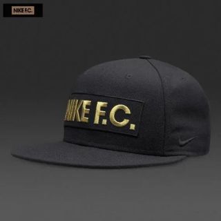 ナイキ(NIKE)の★送料無料★ナイキ★NIKE FC ブロック キャップ★黒x金★(キャップ)