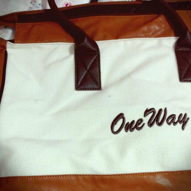 one*way(ワンウェイ)のoneway 鞄（旅行用） レディースのバッグ(スーツケース/キャリーバッグ)の商品写真