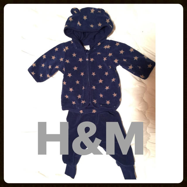 H&M(エイチアンドエム)のH&Mベビー上下フリースセット キッズ/ベビー/マタニティのベビー服(~85cm)(カバーオール)の商品写真