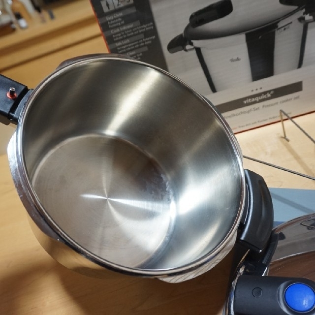 Fissler(フィスラー)のフィスラー Fissler 圧力鍋 ビタクイック インテリア/住まい/日用品のキッチン/食器(鍋/フライパン)の商品写真